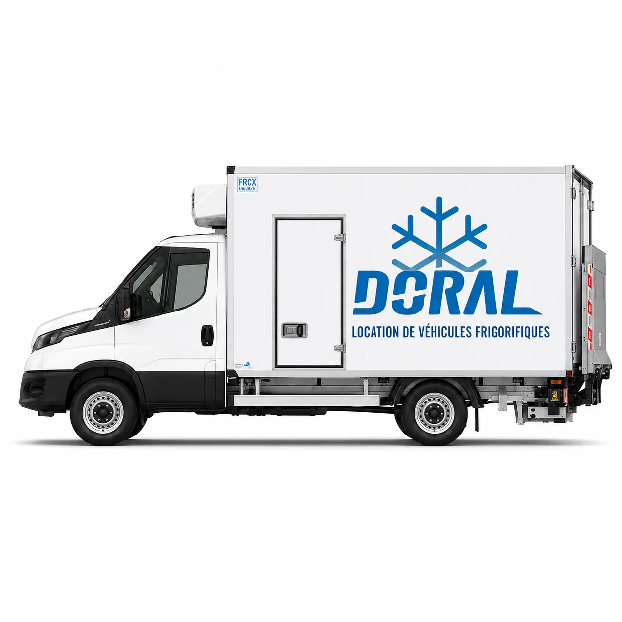 camion frigo 14m3 avec hayon sur fond blanc