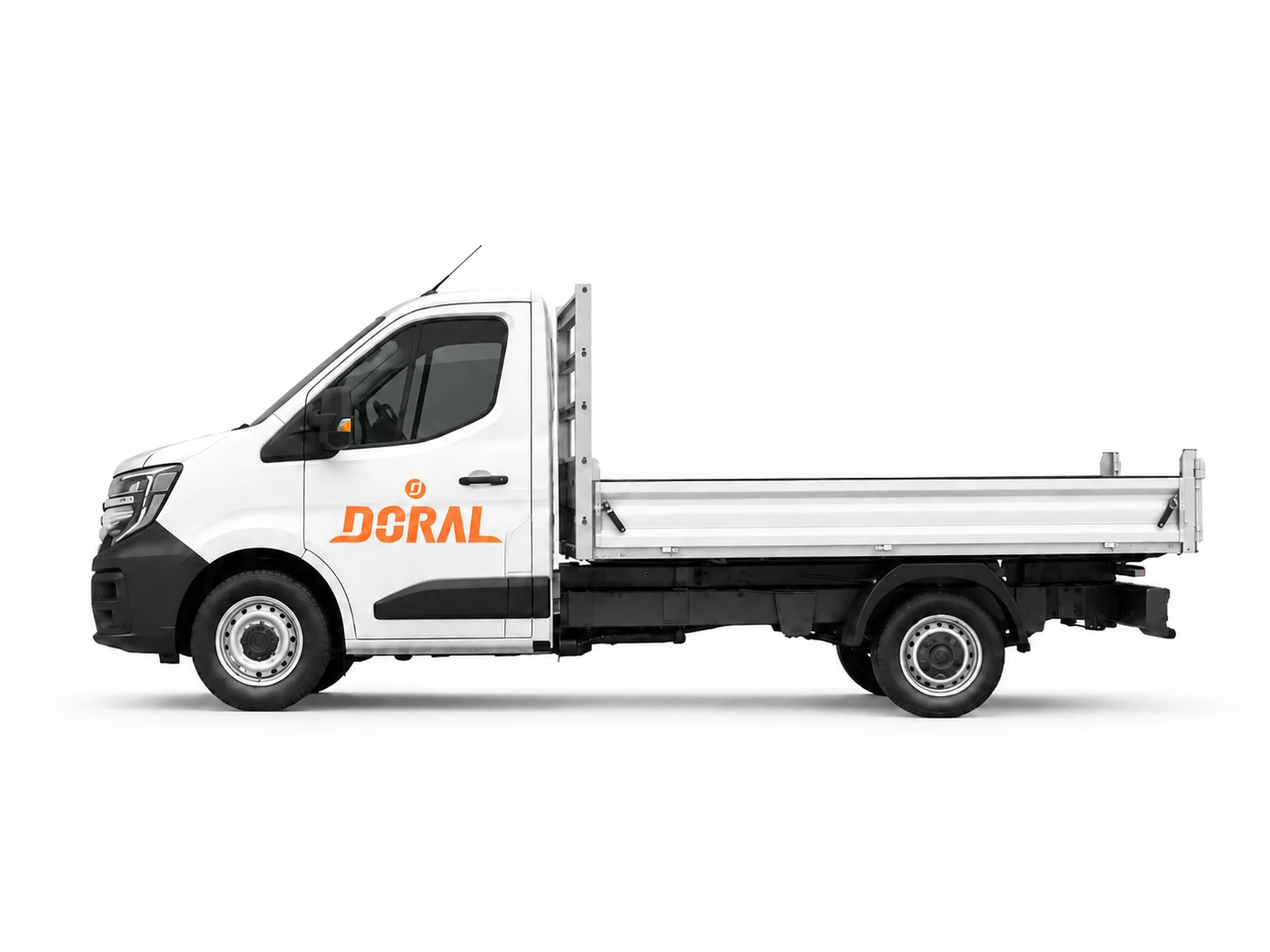 camion benne utilitaire sur fond blanc à Avignon